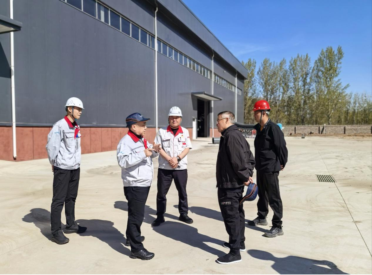 筑牢安全防線 情暖堅守初心 ——華翔集團(tuán)黨委書記、董事長王春翔深入工廠開展慰問巡查工作